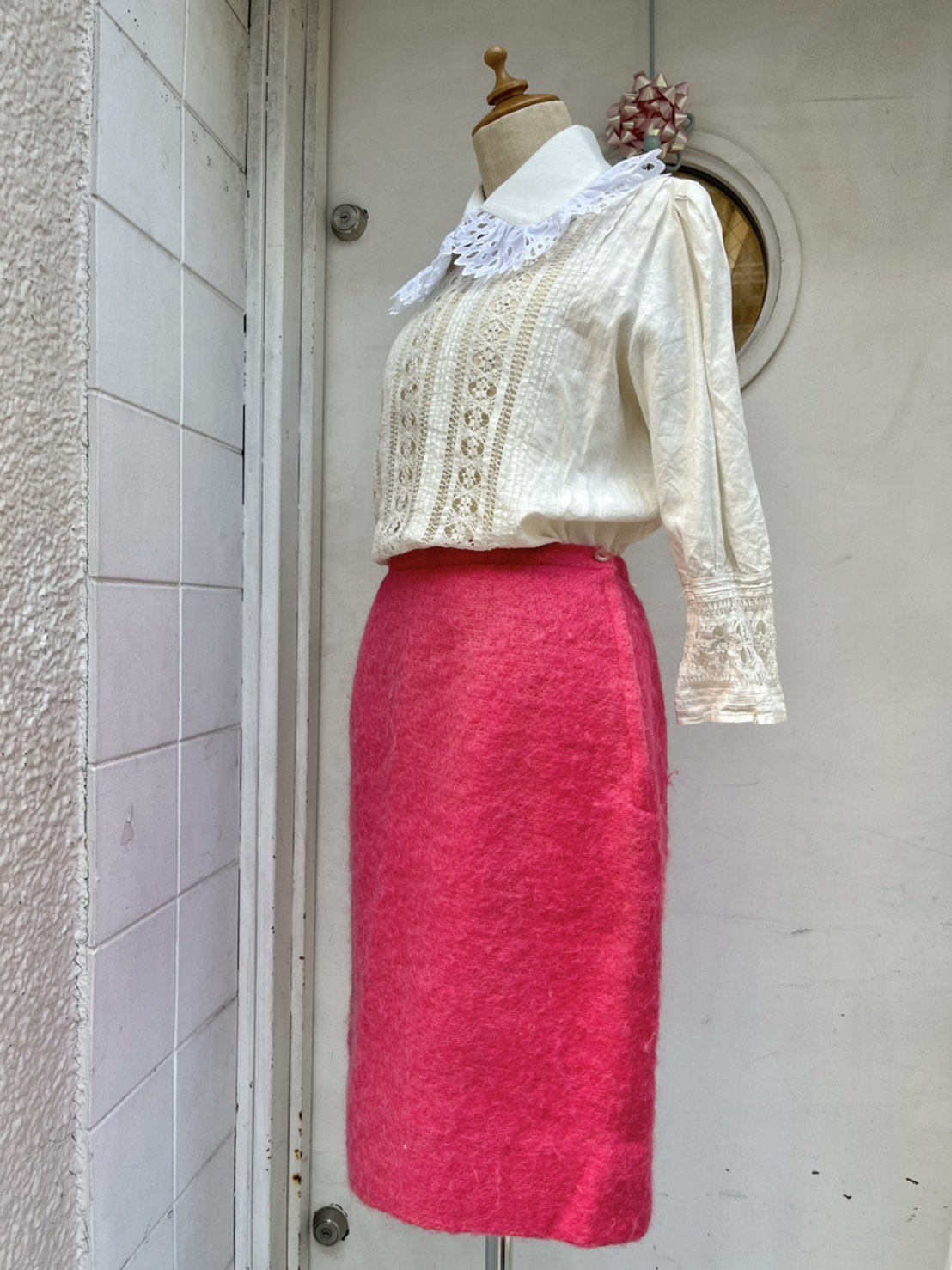 fuchsia pink tight skirt