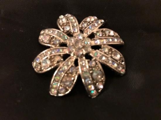 イギリスビンテージアクセサリー ブローチ シルバー調お花