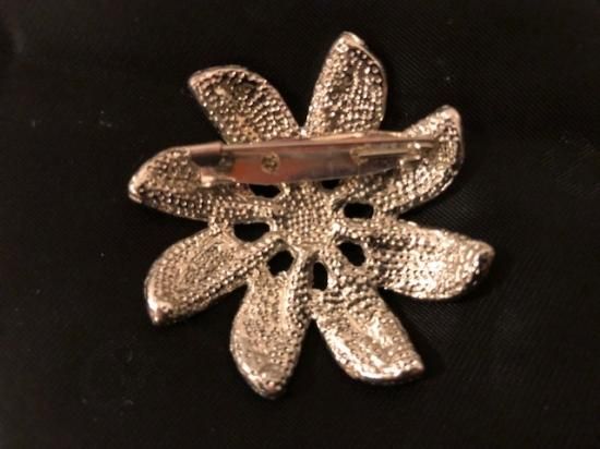 イギリスビンテージアクセサリー ブローチ シルバー調お花