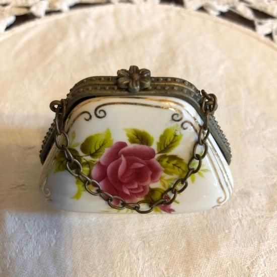 国内外の人気集結！ フランス PORCELAIN ARTピルケースC 薔薇柄バック型 その他