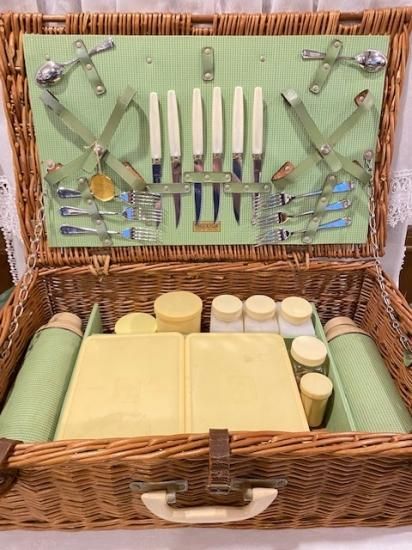 イギリス BREXTON グリーン系ピクニックバスケット イエロー薔薇 イギリス BREXTON グリーン系ピクニックバスケット イエロー薔薇