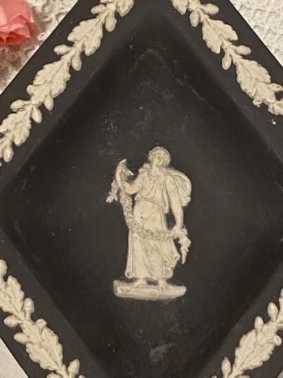 イギリス WEDGWOOD(ウエッジウッド) ジャスパーウェア ブラック