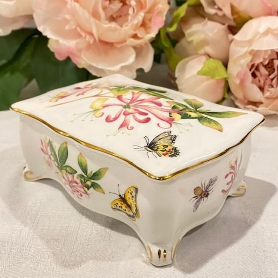 一輪挿し 花柄 蝶柄 england bone china 強い 中国 花器 一輪挿し 花柄 蝶柄 england bone china 強い 中国 花器