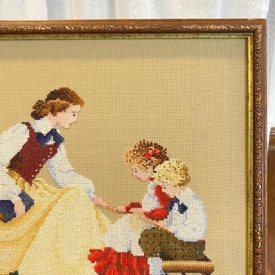 完璧 刺繍額 イギリス おかあさんと子供達 featherfewhouse - 絵画
