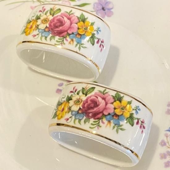 イギリス Connoisseur 陶器ナプキンリング 2個組 箱入りデッド
