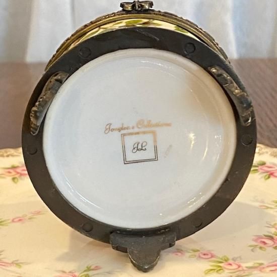 イギリス Jonglea s Collections 陶器ドーム型小物入れ 蝶飾り イギリス Jonglea s Collections 陶器ドーム型小物入れ 蝶飾り