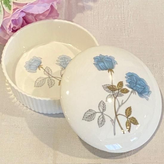 イギリス WEDGWOOD(ウェッジウッド) ICE ROSE(アイスローズ) 蓋付き