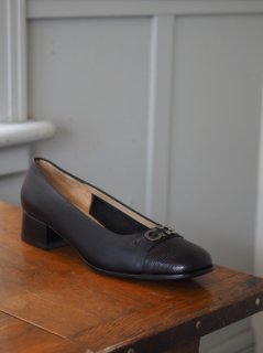 S.Ferragamo.pumps.black.6