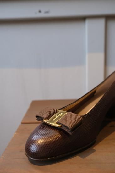 サルバトーレフェラガモ Salvatore Ferragamo パンプス ヴァラ