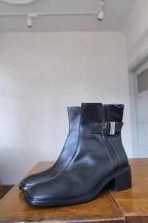 GUCCI.1040205.boots.black 37
