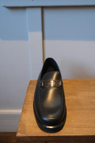 GUCCIロゴプレート革靴 | 36 1/2 - lamadri vintage onlineshop