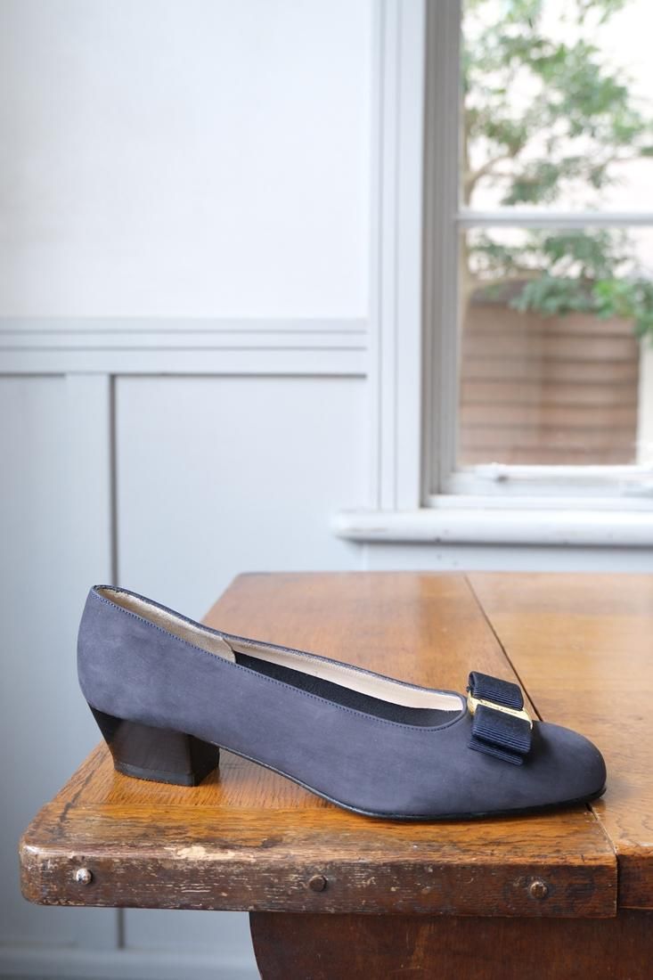 サルヴァトーレフェラガモ☆ヴァラリボン ローヒールパンプス ネイビー