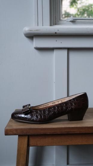 未使用級　フェラガモ パンプス　フラシットシューズ　レザー　ヴァラ　茶 FERRAGAMO フェラガモ パンプス VARINA ヴァリナ 01 A181