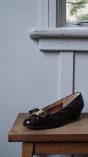 S.Ferragamo.VARA.darkbrown.7.croc