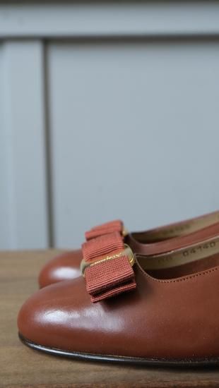 Ferragamo VARA パンプス | ブラウン 6 1/2 - lamadri vintage