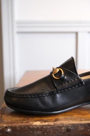 GUCCIホースビットローファー|ブラック×ゴールド - lamadri vintage