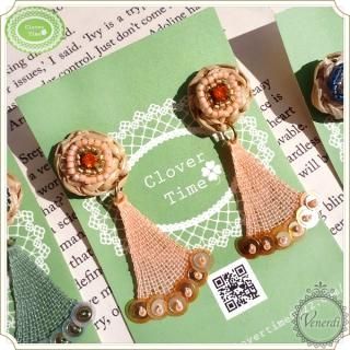 ビーズ刺繍とラフィアピアス オレンジ