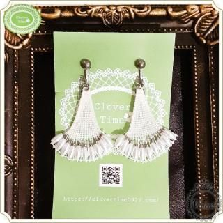 ビーズ刺繍とパールイヤリング ホワイト