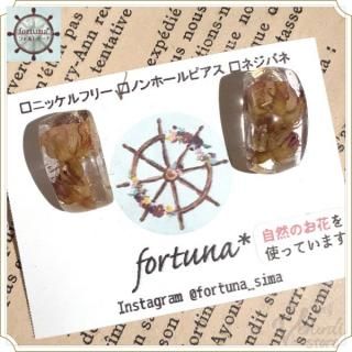 ミニバラのピアス