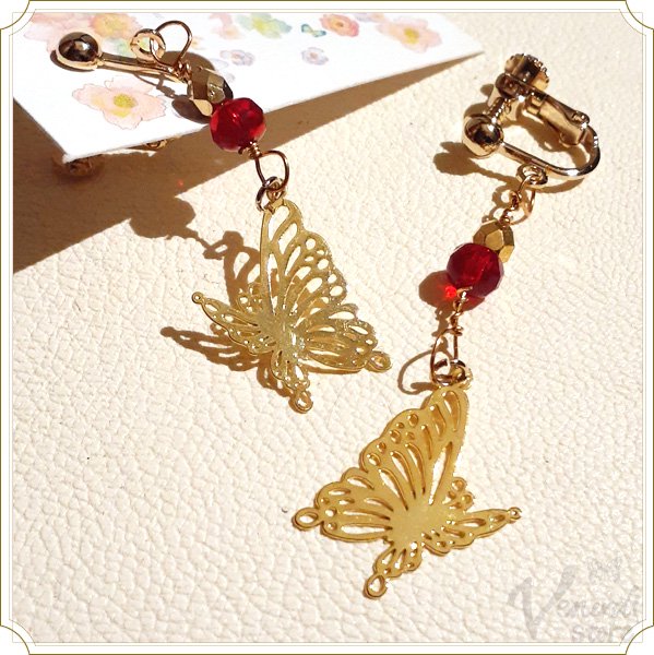 煌めく蝶々イヤリング バタフライ ゴールド レッド キラキラ 蝶々
