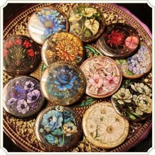 高級感ただようバラのアート雑貨（薔薇モチーフのアクセサリーや