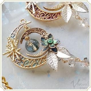 <img class='new_mark_img1' src='https://img.shop-pro.jp/img/new/icons14.gif' style='border:none;display:inline;margin:0px;padding:0px;width:auto;' />重なる月のフィオルミナ（ネックレス）青