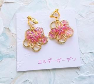 <img class='new_mark_img1' src='https://img.shop-pro.jp/img/new/icons26.gif' style='border:none;display:inline;margin:0px;padding:0px;width:auto;' />『Flower solid』八重蝶イヤリング（レッド）