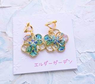 <img class='new_mark_img1' src='https://img.shop-pro.jp/img/new/icons26.gif' style='border:none;display:inline;margin:0px;padding:0px;width:auto;' />『Flower solid』八重蝶イヤリング（ブルー）