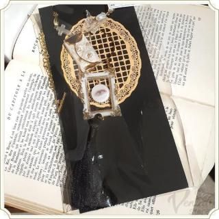 <img class='new_mark_img1' src='https://img.shop-pro.jp/img/new/icons26.gif' style='border:none;display:inline;margin:0px;padding:0px;width:auto;' />額縁のネックレス
