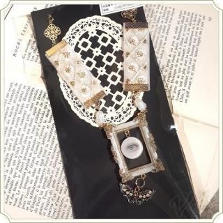 <img class='new_mark_img1' src='https://img.shop-pro.jp/img/new/icons26.gif' style='border:none;display:inline;margin:0px;padding:0px;width:auto;' />額縁のネックレス
