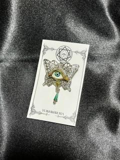 <img class='new_mark_img1' src='https://img.shop-pro.jp/img/new/icons26.gif' style='border:none;display:inline;margin:0px;padding:0px;width:auto;' />gothic dream:単眼蝶ブローチ