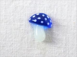 HO025　箸置き／きのこ（青×白）
