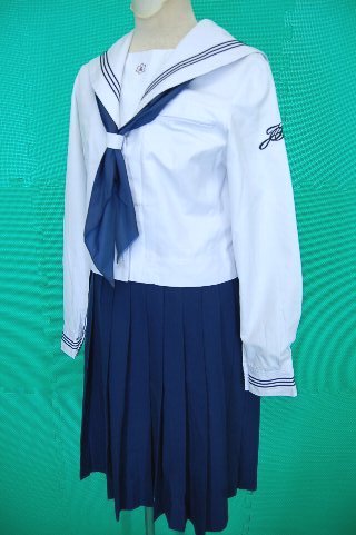 桜華女学院(日体桜華女子高) 旧 中間冬服 - 制服買取-専門店 | 摩天楼