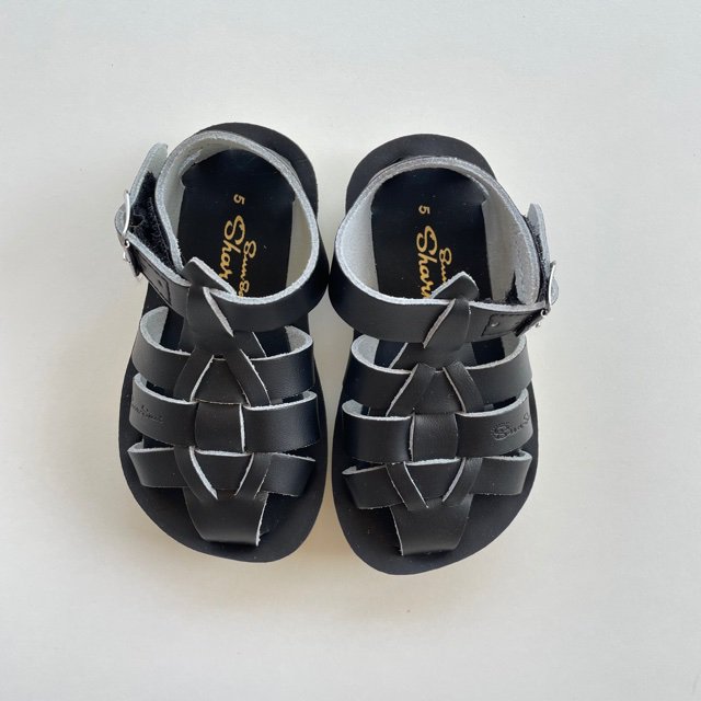 <img class='new_mark_img1' src='https://img.shop-pro.jp/img/new/icons16.gif' style='border:none;display:inline;margin:0px;padding:0px;width:auto;' />SALE30%OFF Salt Water Sandals /  Shark Black 