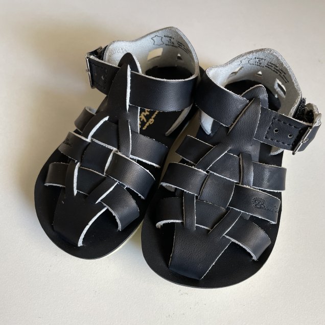 <img class='new_mark_img1' src='https://img.shop-pro.jp/img/new/icons14.gif' style='border:none;display:inline;margin:0px;padding:0px;width:auto;' />SaltWater Sandals / Shark Black