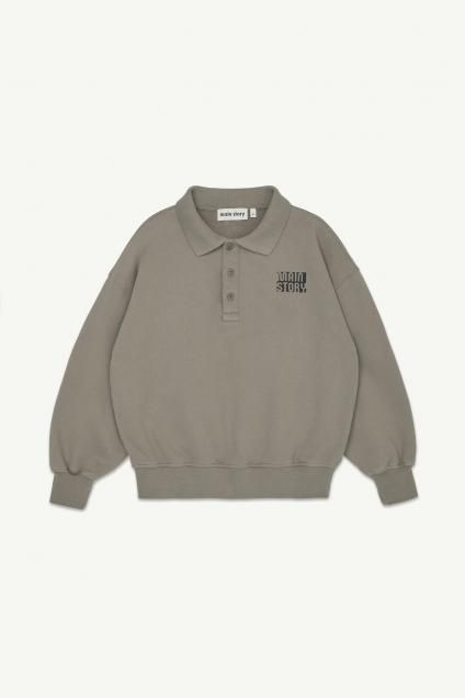 <img class='new_mark_img1' src='https://img.shop-pro.jp/img/new/icons14.gif' style='border:none;display:inline;margin:0px;padding:0px;width:auto;' /> AW25 main story Polo Sweatshirt - Driftwood(2,4,6,8,10y)