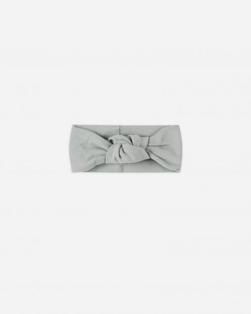 <img class='new_mark_img1' src='https://img.shop-pro.jp/img/new/icons14.gif' style='border:none;display:inline;margin:0px;padding:0px;width:auto;' />AW25 QUINCYMAE /KNOTTED HEADBAND || STEEL BLUE 0-12m