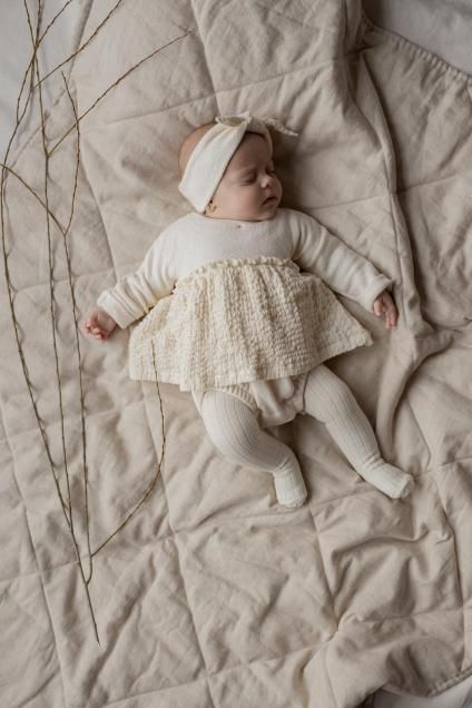 <img class='new_mark_img1' src='https://img.shop-pro.jp/img/new/icons14.gif' style='border:none;display:inline;margin:0px;padding:0px;width:auto;' />1+in the family  NICOLINE / ECRU 6,9,12m