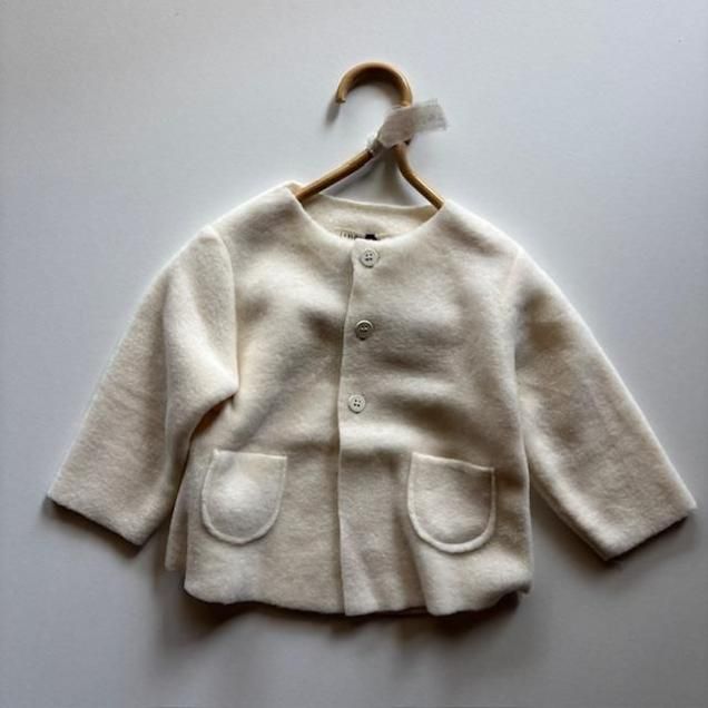 <img class='new_mark_img1' src='https://img.shop-pro.jp/img/new/icons14.gif' style='border:none;display:inline;margin:0px;padding:0px;width:auto;' />1+in the family  MARIE / ECRU 3,6,9,12m