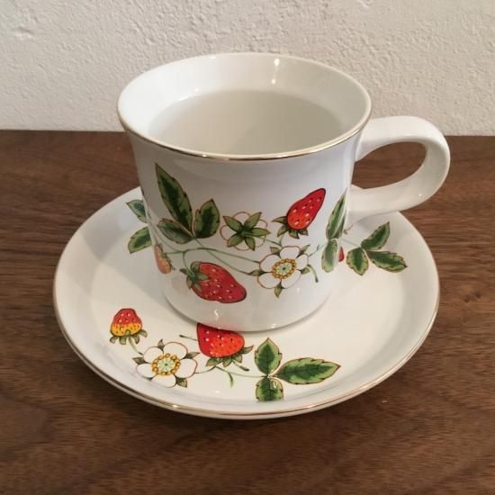 贅沢品 いちごのカップ＆ソーサー コーヒーカップ カップ・マグ・ソーサー
