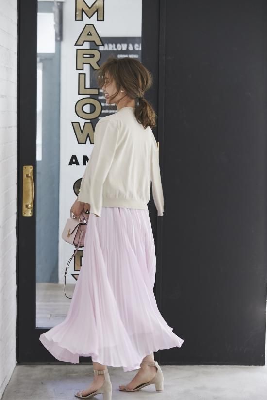 MORABITO 刺繍入りベージュカーディガン 40サイズ新品未使用 MORABITO 刺繍入りベージュカーディガン 40サイズ新品未使用