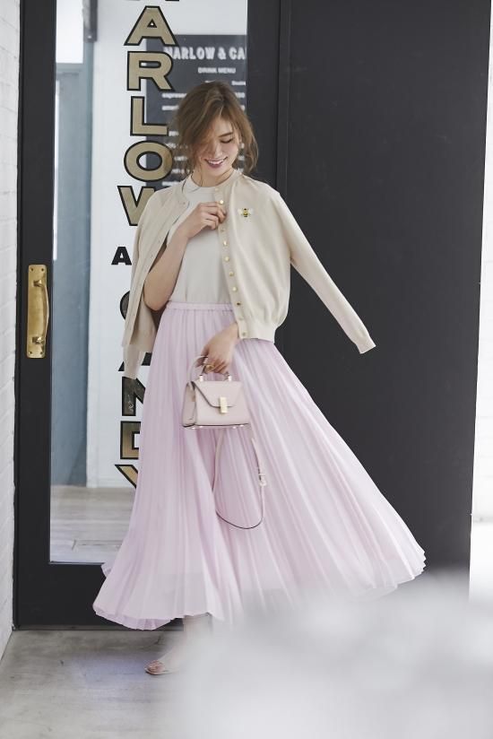 MORABITO 刺繍入りベージュカーディガン 40サイズ新品未使用 MORABITO 刺繍入りベージュカーディガン 40サイズ新品未使用