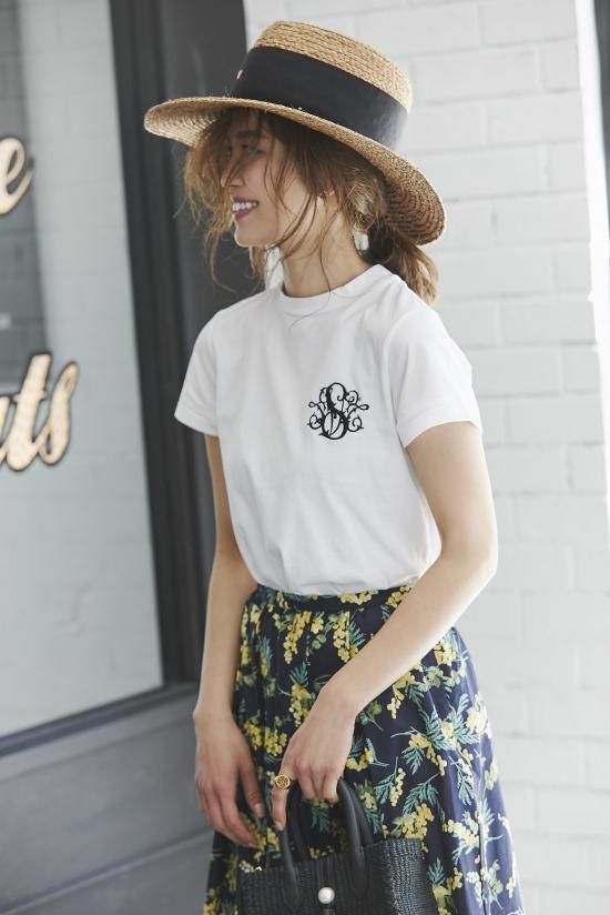 再入荷】SVTロゴ刺繍Tシャツ(ホワイト×ネイビー) - seventen