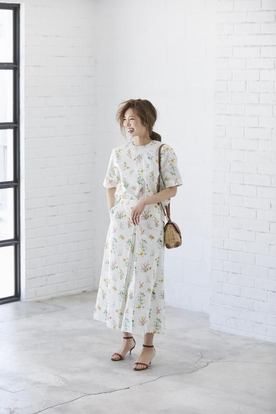 美品seventen by kawahito miho フラワープリントパンツ 再入荷】フラワープリントタックパンツ(マルチ) - seventen