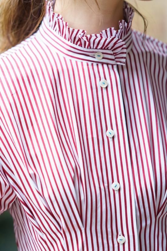 再入荷】スタンドカラーストライプシャツドレス(レッド) - seventen