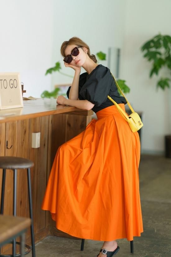 再入荷】タックスカート(オレンジ) - seventen 再入荷】タックスカート(オレンジ) - seventen