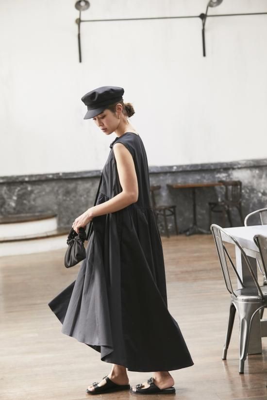 ◎セブンテンバイミホカワヒト　タフタワンピース　プリーツ　フレア　黒　ボリューム セブンテンバイミホカワヒトタフタワンピースプリーツフレア黒