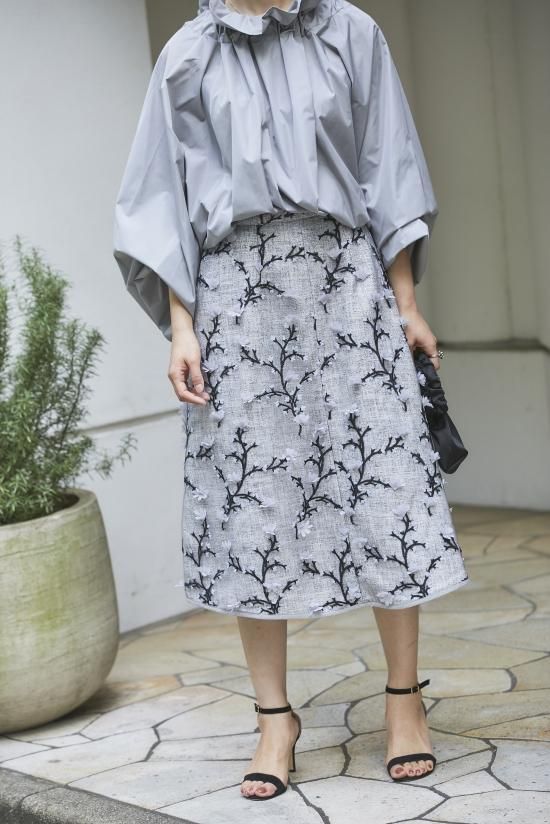 【美品】seventen セブンテン ツイード刺繍スカート ツイード刺繍スカート(オフホワイト) - seventen