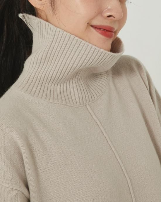 HERMÈS アイボリー タートルネック セーター HERMÈS アイボリー タートルネック セーター