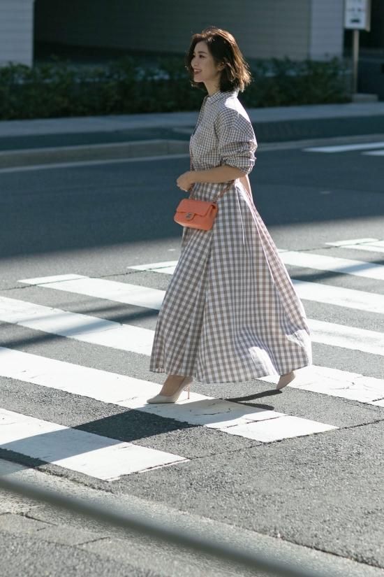 今話題のアイテムを SVT刺繍オックスシャツ(ベージュギンガム) - seventen シャツ/ブラウス(長袖/七分)